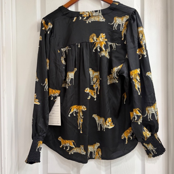 New Easel Black Cheetah Tiger Print Long Sleeve Blouse Women's Satin Top Small - Picture 4 of 5